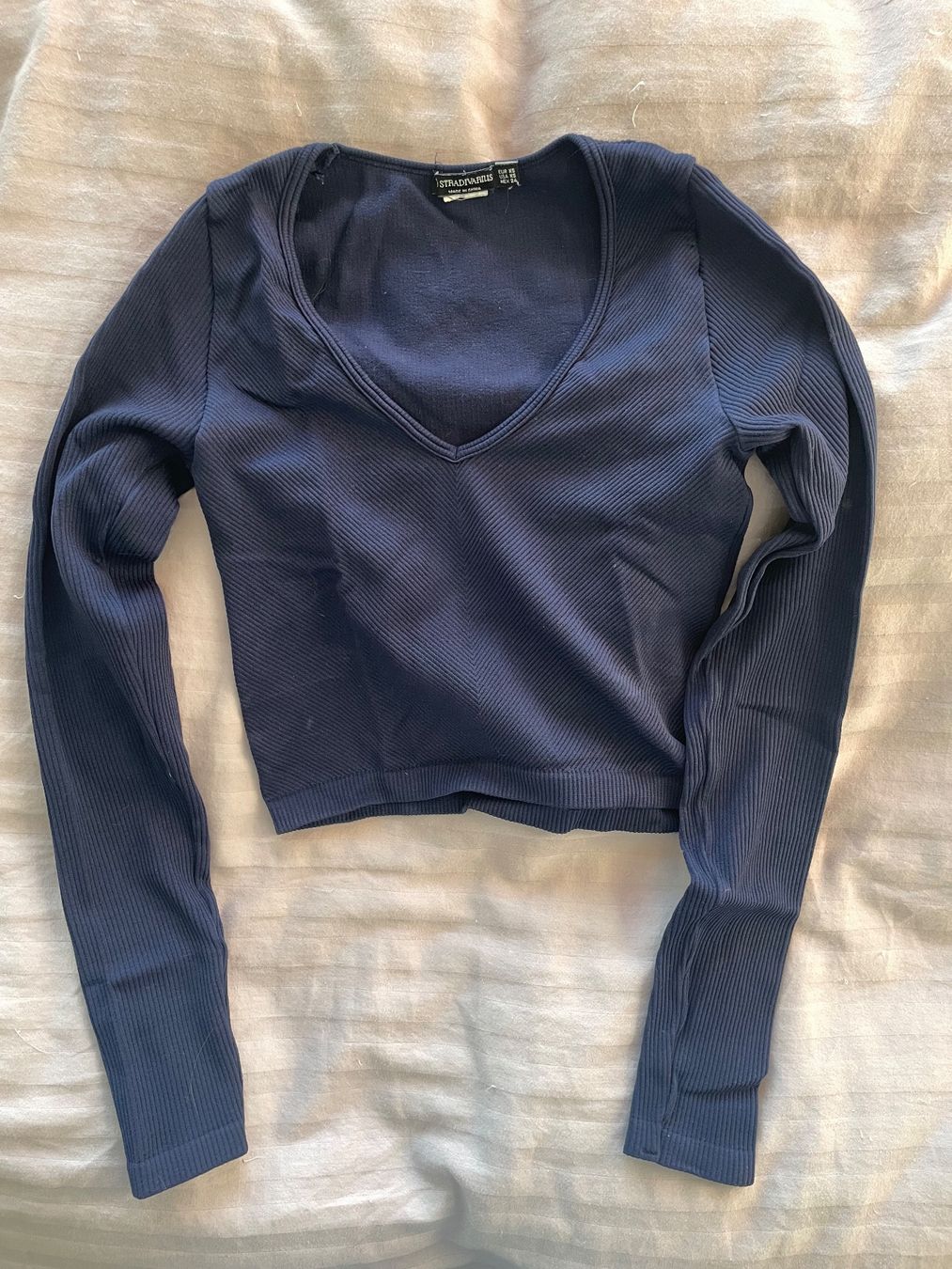 Stradivarius Top: Stradivarius dunkelblau geripptes Langarm – Usato da Zug venduto da ele_q7bd