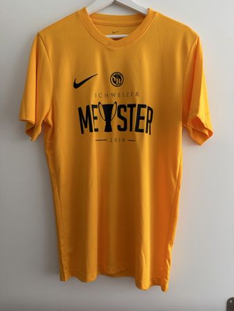 YB Meister Trikot Gr.M von Nike