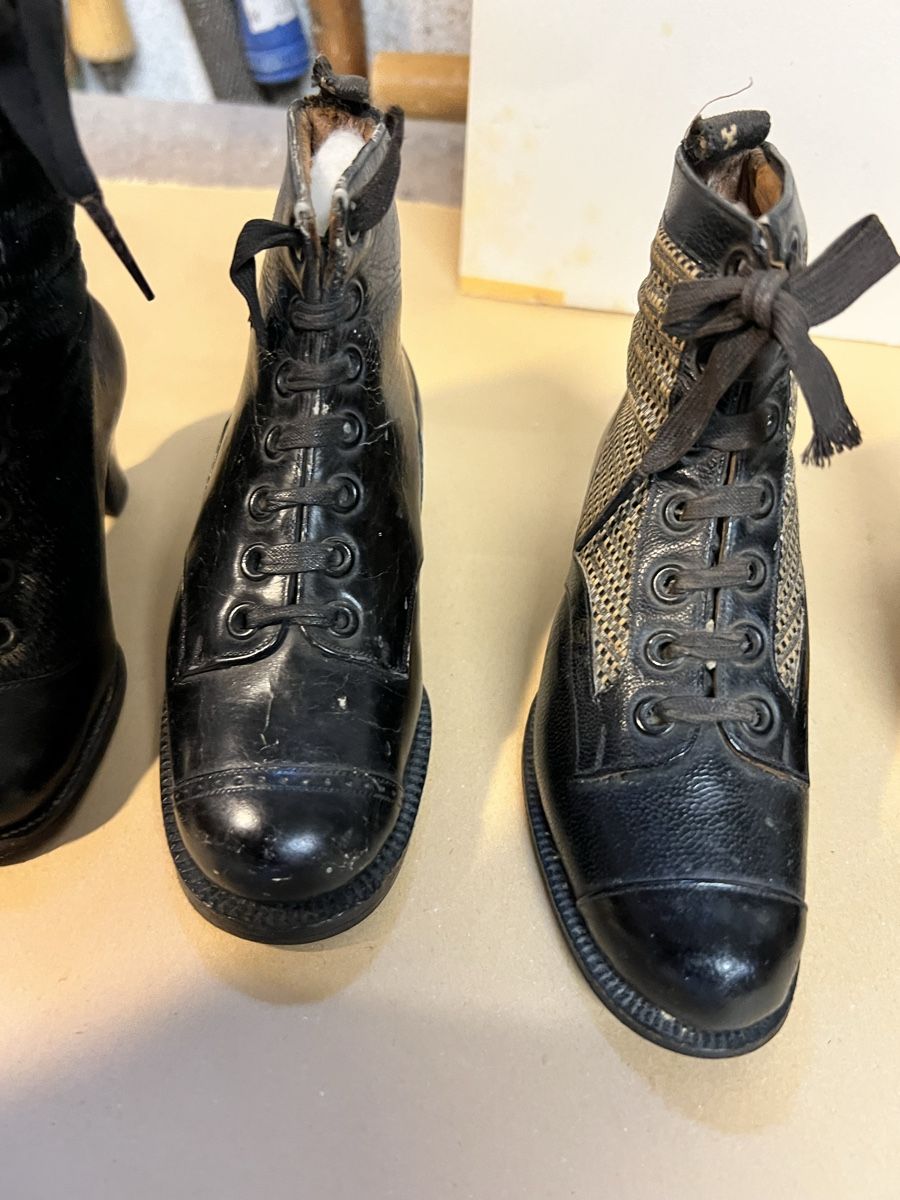 Scarpe da donna: Sammlung 5, miniaturSchuhen aus Leder – Usato da Hombrechtikon venduto da vespa1954 9