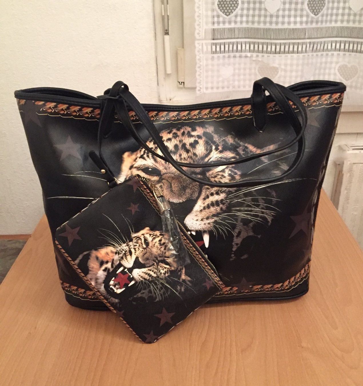 Borse da donna: Tasche und Beutel mit Leopard – Nuovo e nell'imballaggio originale da Basel venduto da Seifehuesli