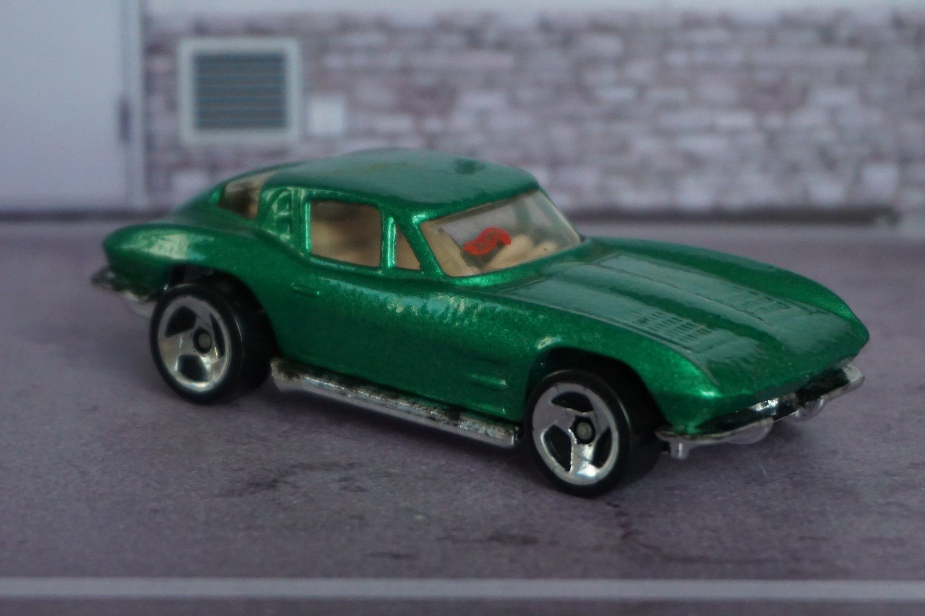 Hot Wheels Modellini d'auto: HotWheels Chevy Corvette Split KULT !!!!!!!!!!!!!!!! – Usato da Reiden venduto da Doppeldecker69
