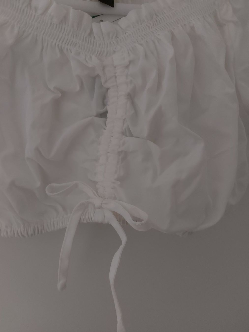 H&M Top: Blouse courte – Nuovo e nell'imballaggio originale da Le Mont-Pèlerin venduto da jux_x96b 3
