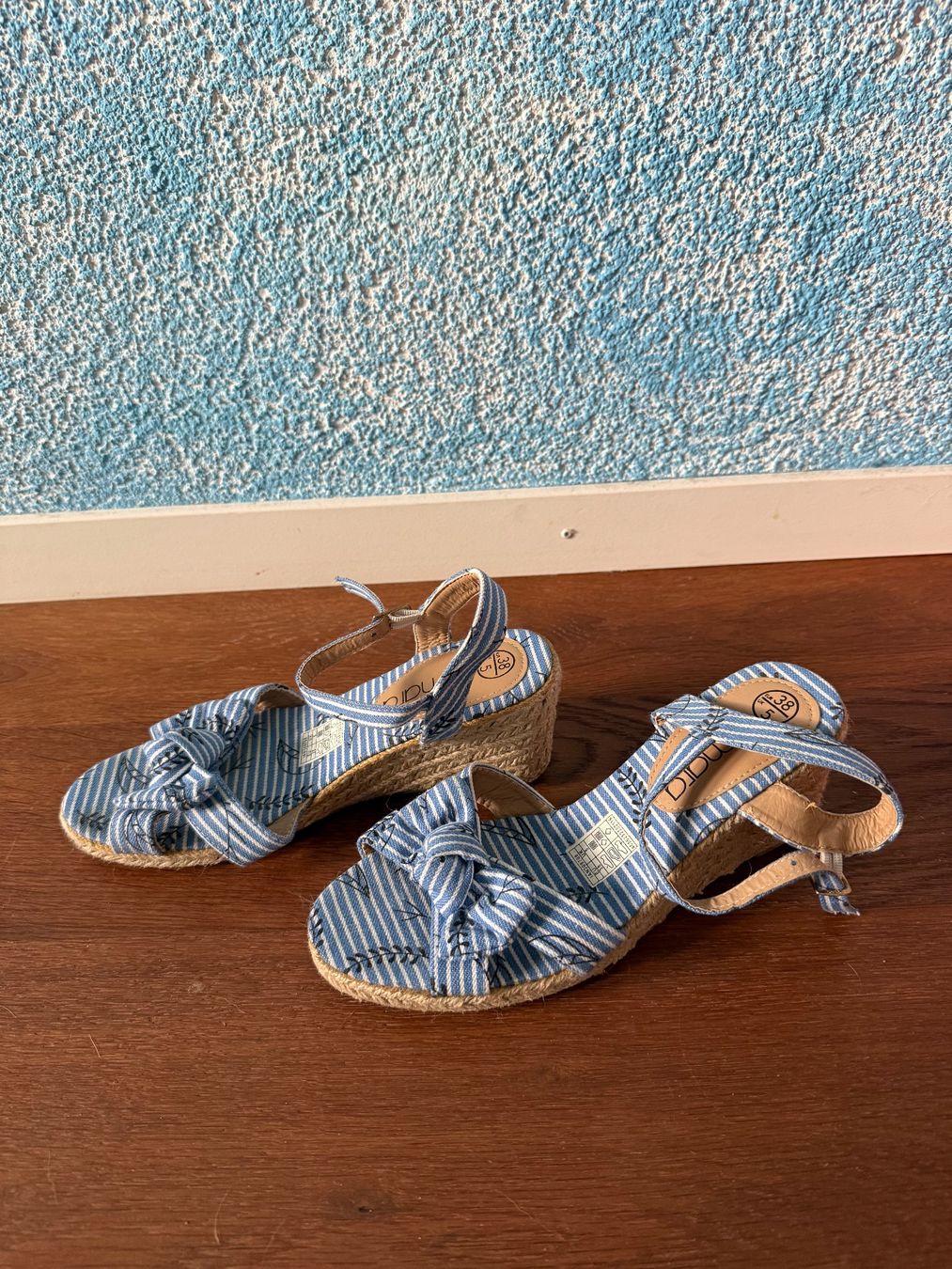 Scarpe da donna: Blau-weisse Keilsandalen Gr. 38 – Nuovo (secondo la descrizione) da Altendorf venduto da Ga04 2