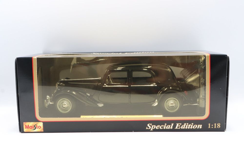 CITROEN TRACTION 15CV TA BURAGO 1:24 de reference 1501