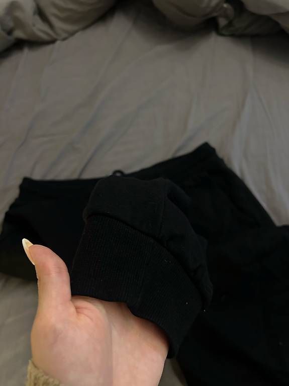Pantaloni: Schwarze Trainerhosen – Usato da Uezwil venduto da vanja0101 2