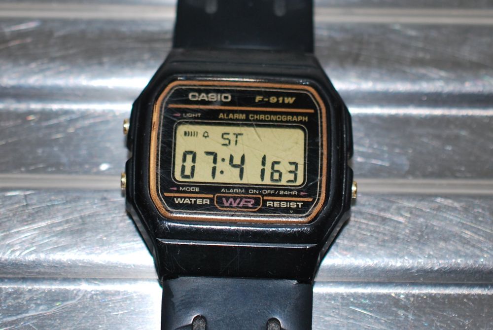 casio-uhr-f-91w-alarm-stoppuhr-kalender-display-beleuchtung-gebraucht