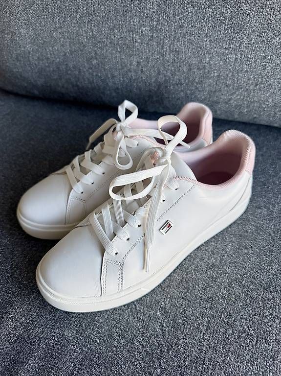 Tommy Hilfiger Damenschuhe: Baskets Tommy Hilfiger Blanches & Roses - Taille 37 – Gebraucht aus Bussigny von Lanoy28 1