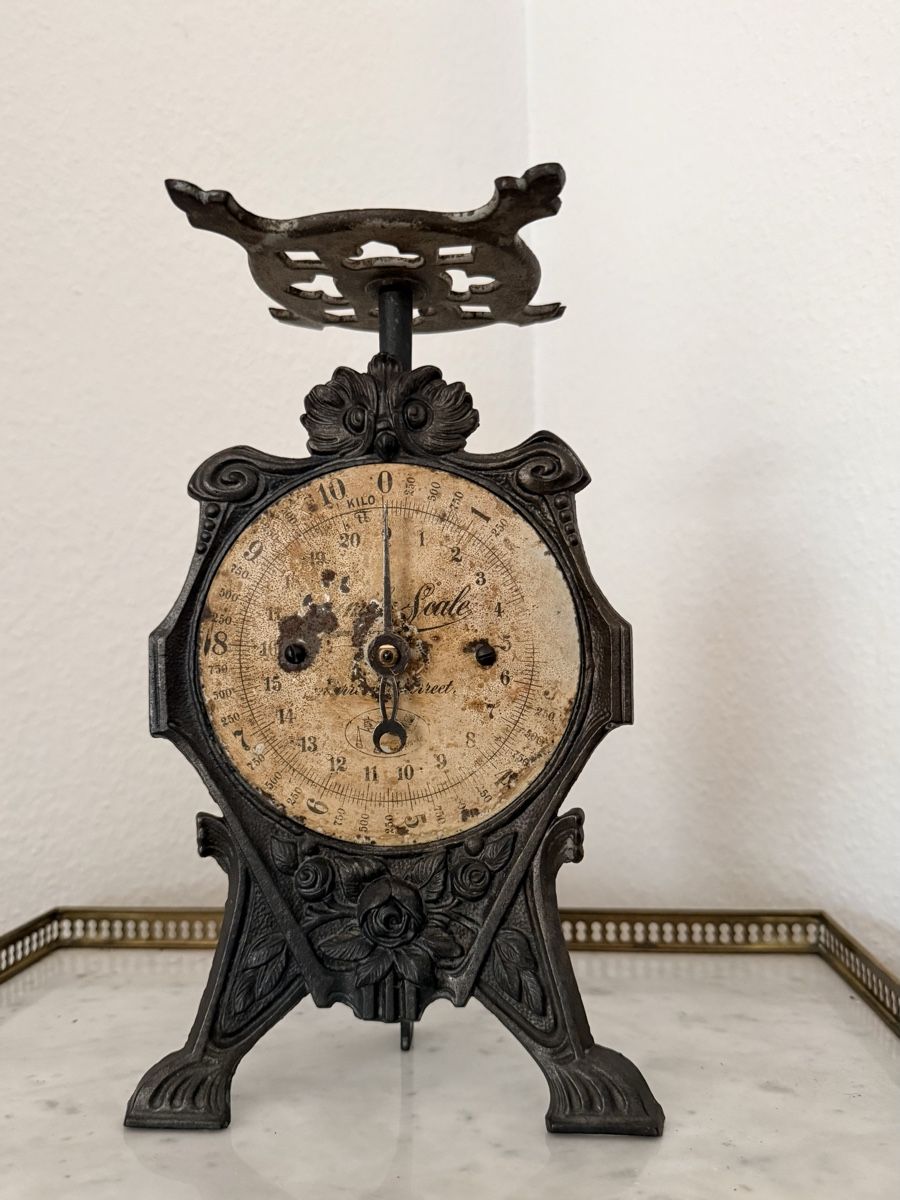 Toutes les décorations: Alte Waage mit Zifferblatt – D'occasion à Urdorf par Chapar
