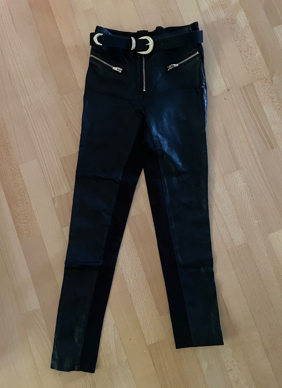 Kleiderpakete: Kleiderpaket 4-teilig / Grösse S / black is black – Gebraucht aus Winterthur von LESA1015 1