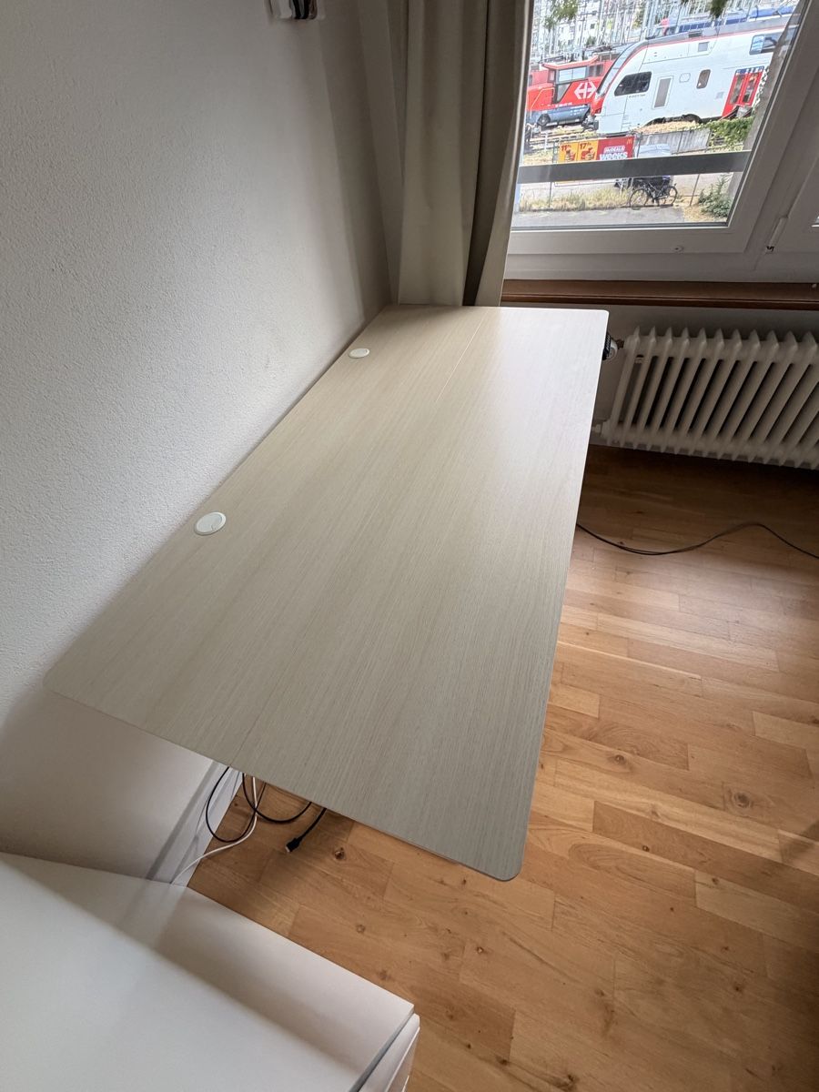 Bureaux: Standing Desk with Control Panel – D'occasion à Zürich par mar_h7x7 1