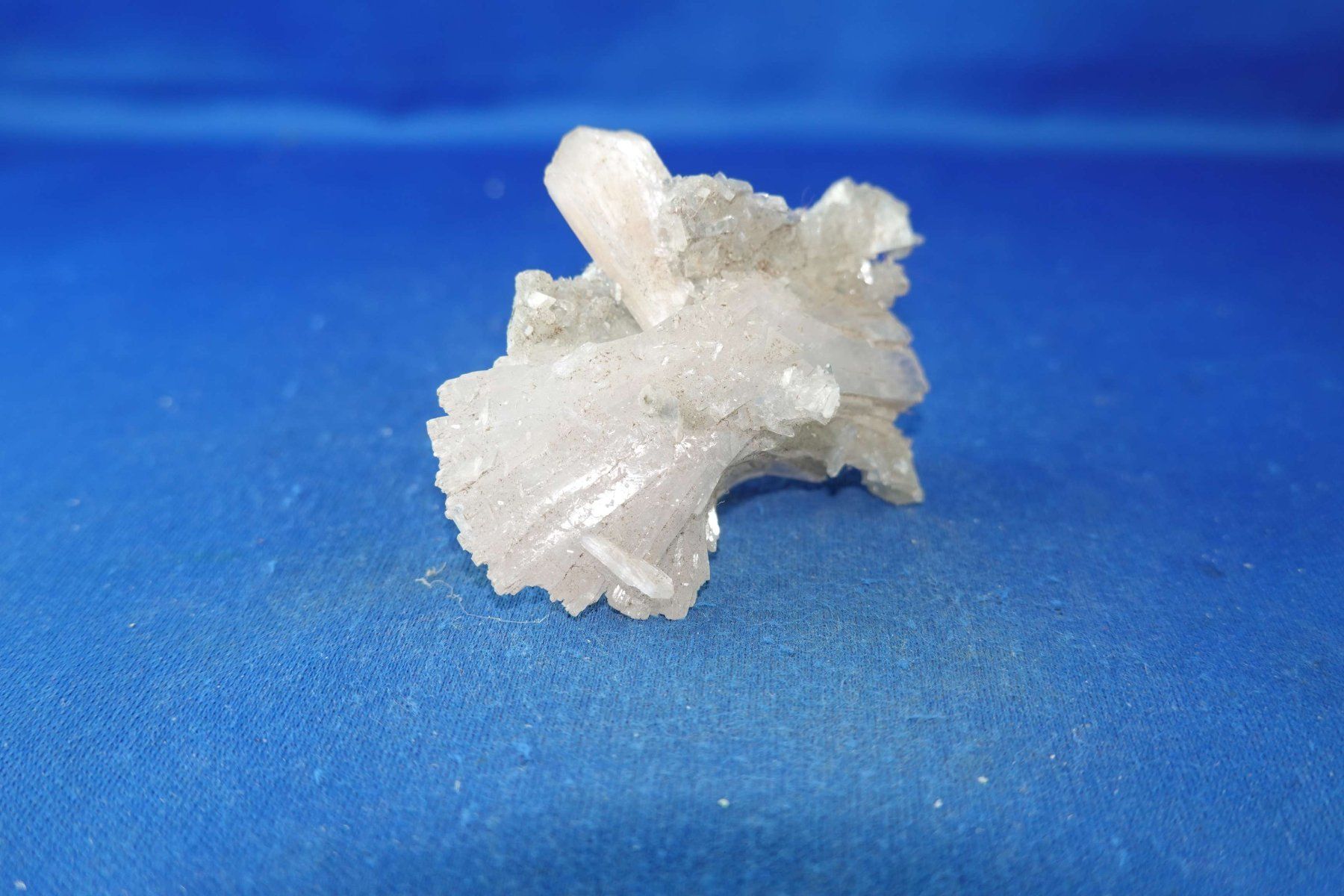 Minerali & Pietre curative: Stilbit mit Skolecit – Usato da Schinznach Bad venduto da Demerald 2