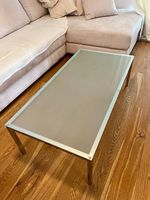 Stilvoller Wohnzimmer-Couchtisch aus Glas