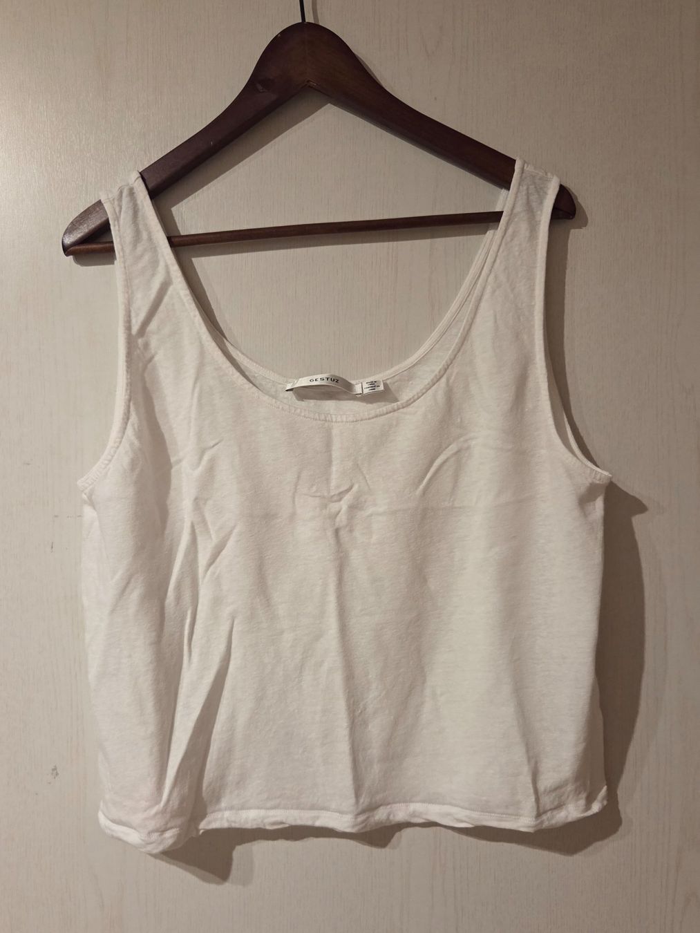 Gestuz Top: Trägershirt von GESTUZ (Grösse M) – Usato da Zürich venduto da wile_coyote