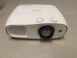 EPSON EH-TW6700 Beamer – Full HD, Top Zustand!