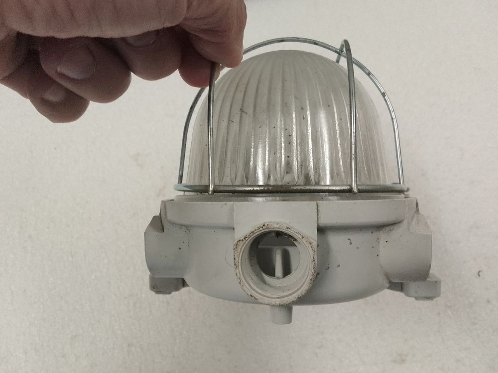 Lampen:  Aussenleuchte mit Schutzkorb IP44 – Gebraucht aus Trubschachen von Caddy8 4
