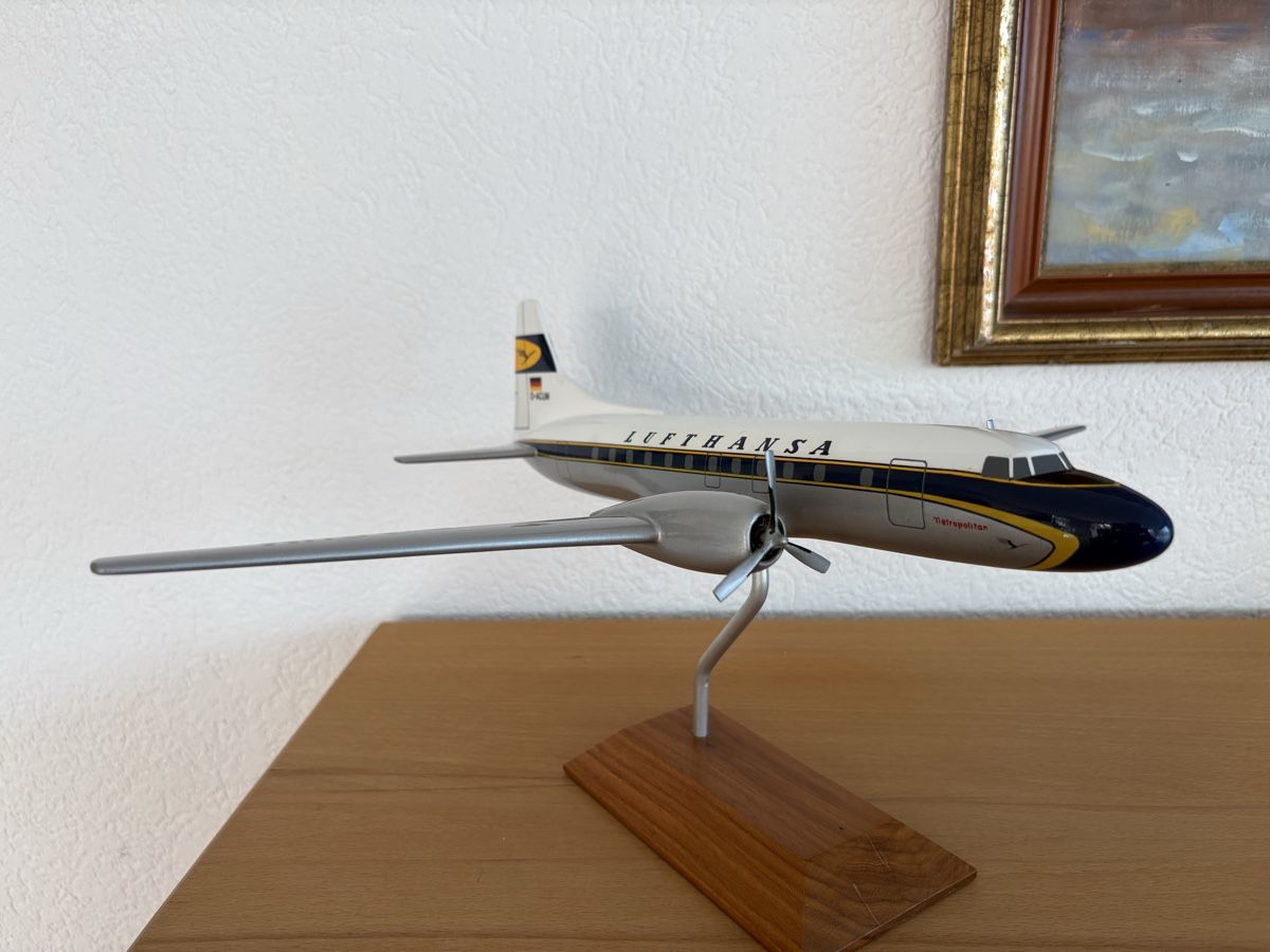 Lufthansa Kits de montage: Lufthansa Convair CV-440 Metropolitan Holzmodell 1:72 – D'occasion à Allschwil par CRX146 2