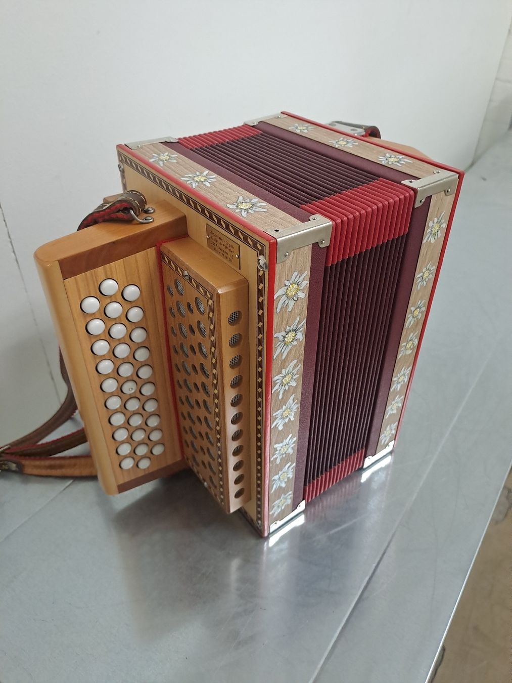Strumenti musicali: Aemmentaler orgeli ton B  – Usato da Villeneuve venduto da BibiVintage 7