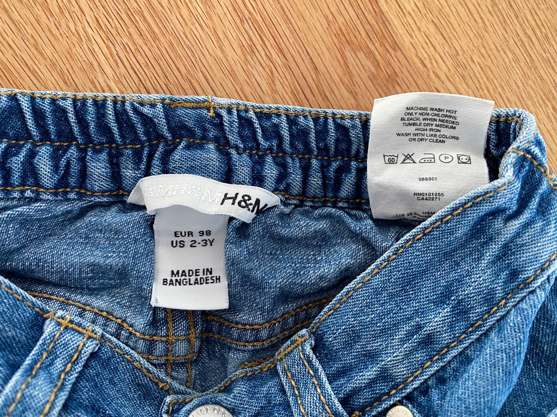 H&M Pantaloni: Kurze Hose Mädchen 98 Jeans Denim – Usato da Trachslau venduto da RetoM1982 2