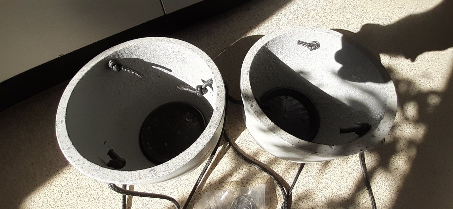 Pots de fleurs: 2 x schöne Hängetöpfe / Ampeln – D'occasion à Emmenbrücke par Aya 1