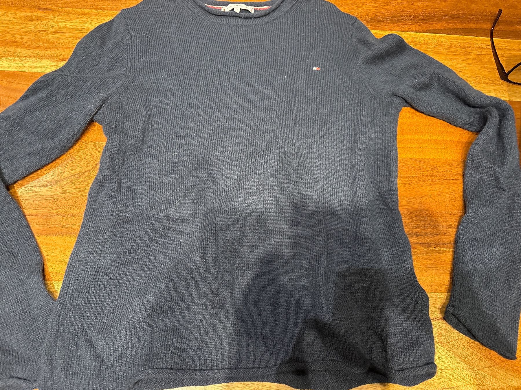 Tommy Hilfiger Maglioni & Felpe: Pullover Tommy Hilfiger dunkelblau Grösse M gebraucht – Usato da Andwil SG venduto da schmei