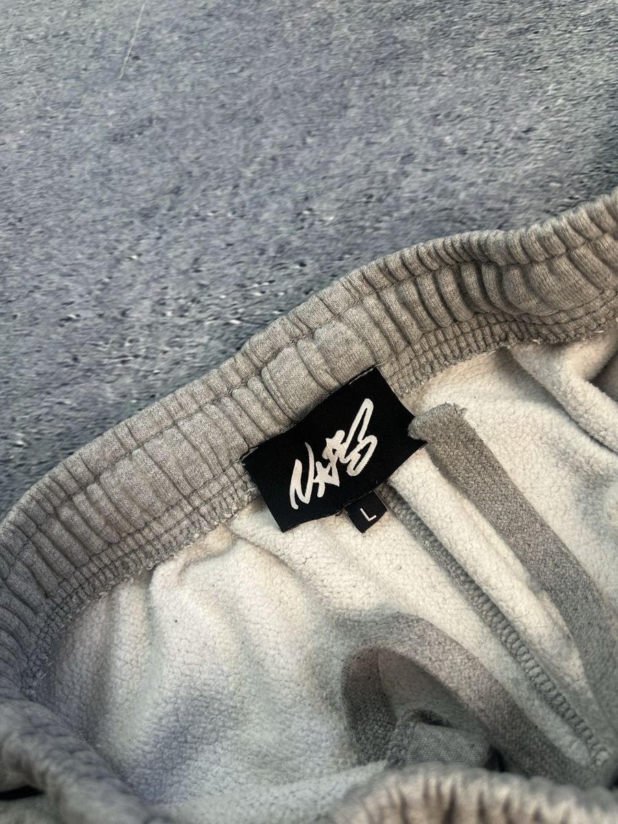 6PM Hosen: Graue nofs Jogginghose Grösse L Logostickere – Gebraucht aus Luzern von kim221080 2