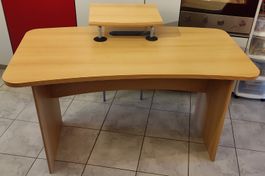 Büro / Pult / Schreibtisch / Bureau / Pupitre / Desk