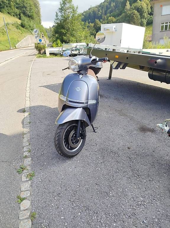 Strada: Occasion Elektro E- Roller ET4000 JS2 EFO silber – Usato da Gais venduto da MAX-Anhaenger 5