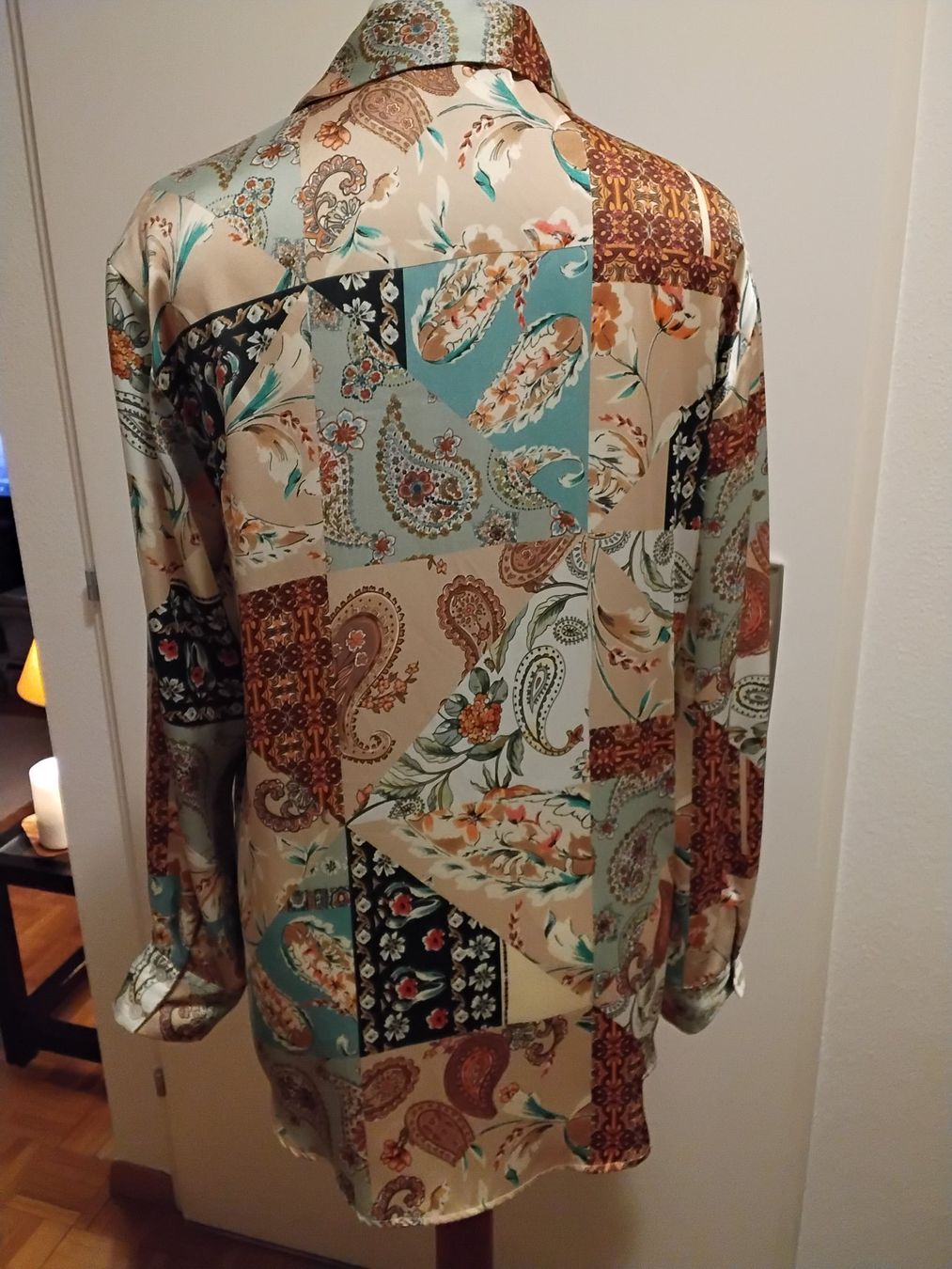 Zara Blusen: Chemisier Zara, taille S, imprimé patchwork tendance! – Neu (gemäss Beschreibung) aus Chêne-Bourg von Fio994 1