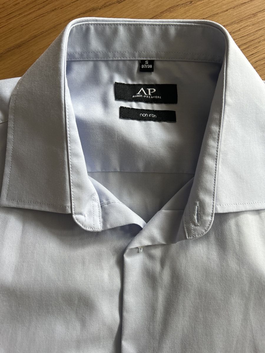 Avant Premiere Camicie: AP Hellblaues Herrenhemd, Grösse S – Usato da Fraubrunnen venduto da alne777 1