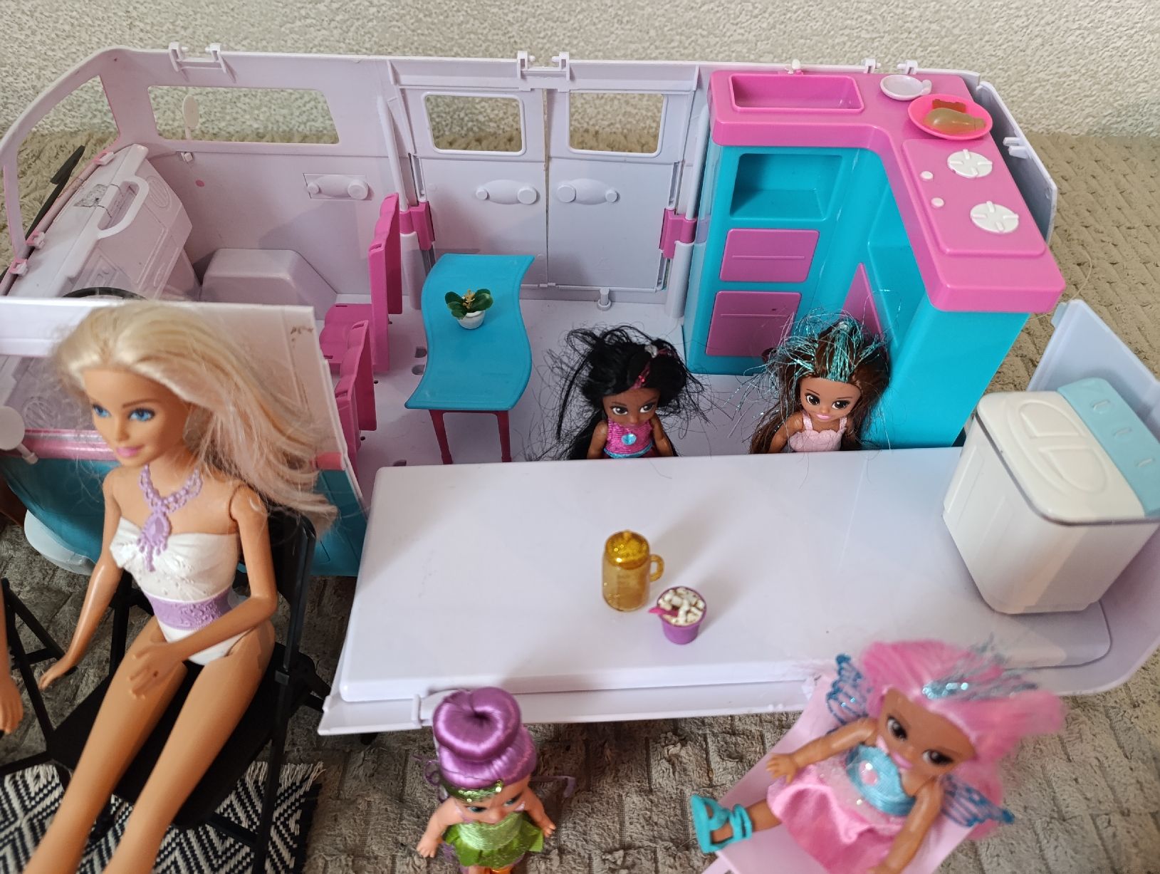 Poupées: Barbies mit Camping Auto & Ferien-Set – D'occasion à Zürich par carmainez 3