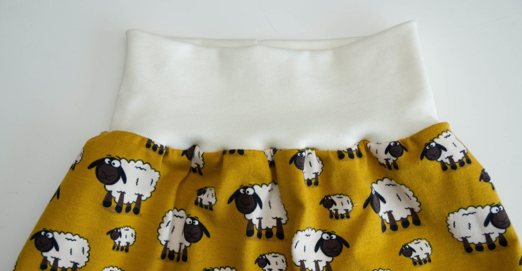 Hosen: Kurze Pumphose mit Schafe Gr.62/68 - NEU – Neu und originalverpackt aus Zürich von sambaum 3