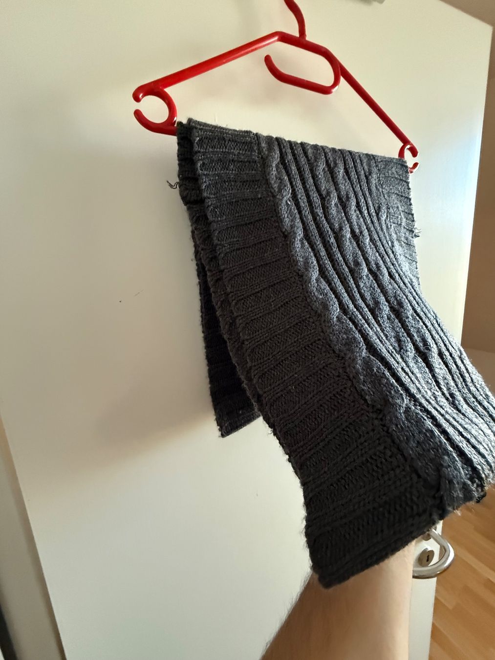 H&M Foulard & Sciarpe: Winterschal Strick Grau Unisex / Loop-schal – Usato da Birmensdorf ZH venduto da T_Richard 1