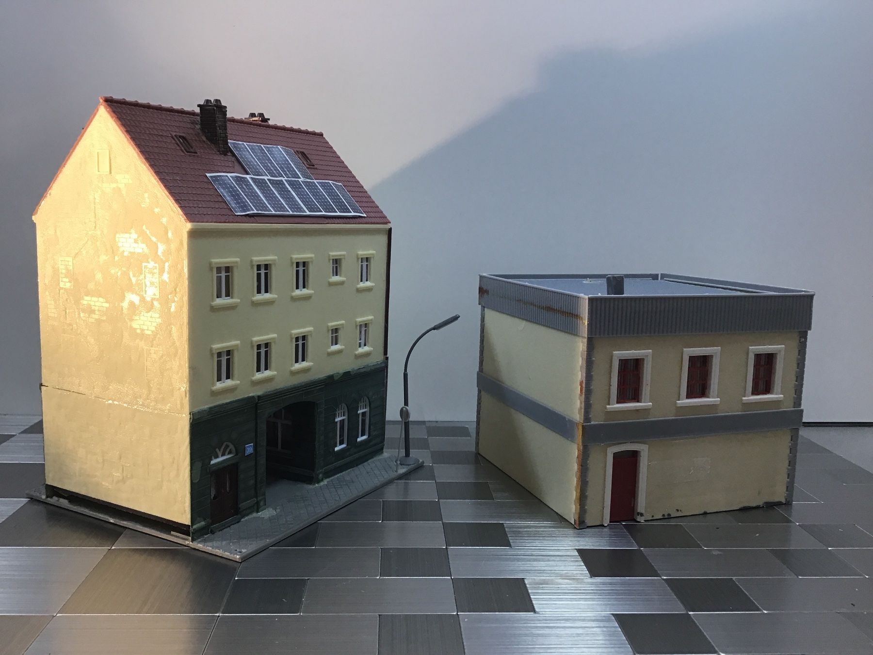 Modellini di ferrovie: MODELLEISENBAHN GEBÄUDE, HÄUSER – Usato da Männedorf venduto da Spezial-Modelle 1