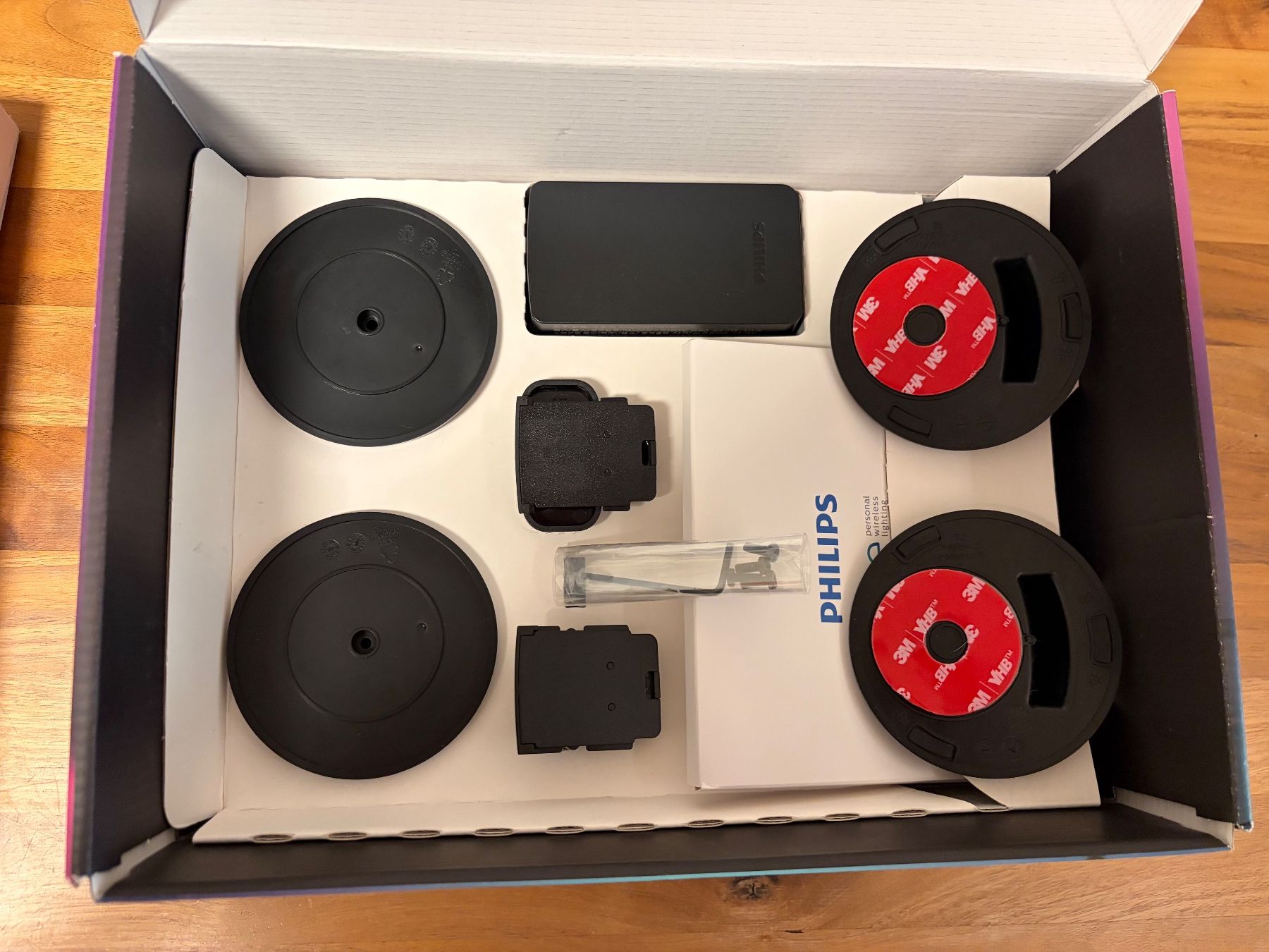 Philips Home Cinema: Philips Hue Play HDMI Sync Box + 4x Philips Hue Play – Usato da Hergiswil NW venduto da Feybyen 7
