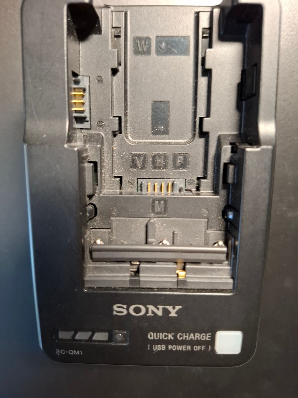 Sony Autres accessoires: Batterie-Ladegerät SONY – D'occasion à Schwarzenburg par Gantrischpark