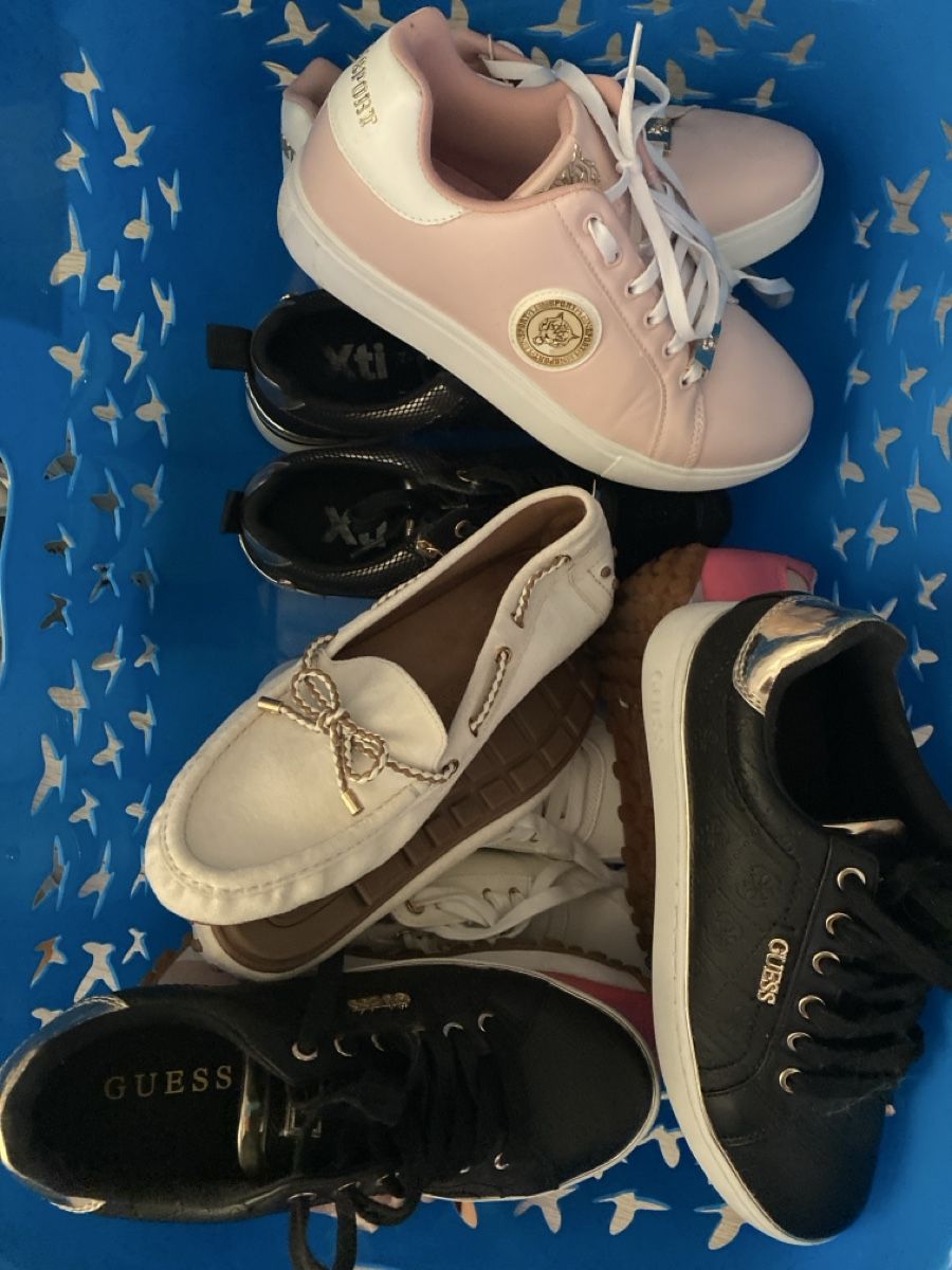 Lots de vêtements: Kiste voller diverser Schuhe – D'occasion à Wolfwil par ISAsShop 3