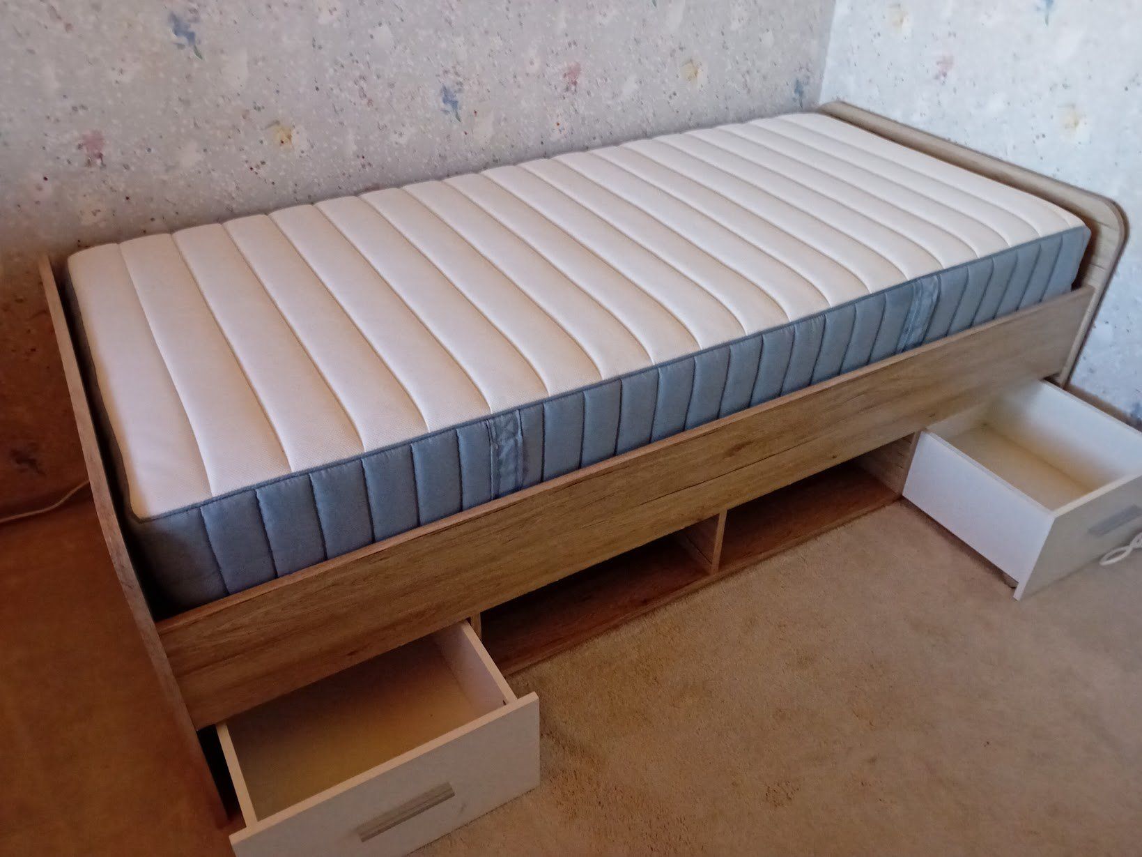 Letti: Bett mit Rost und Matratze 200x90cm – Usato da Wolfhausen venduto da cmos101 1