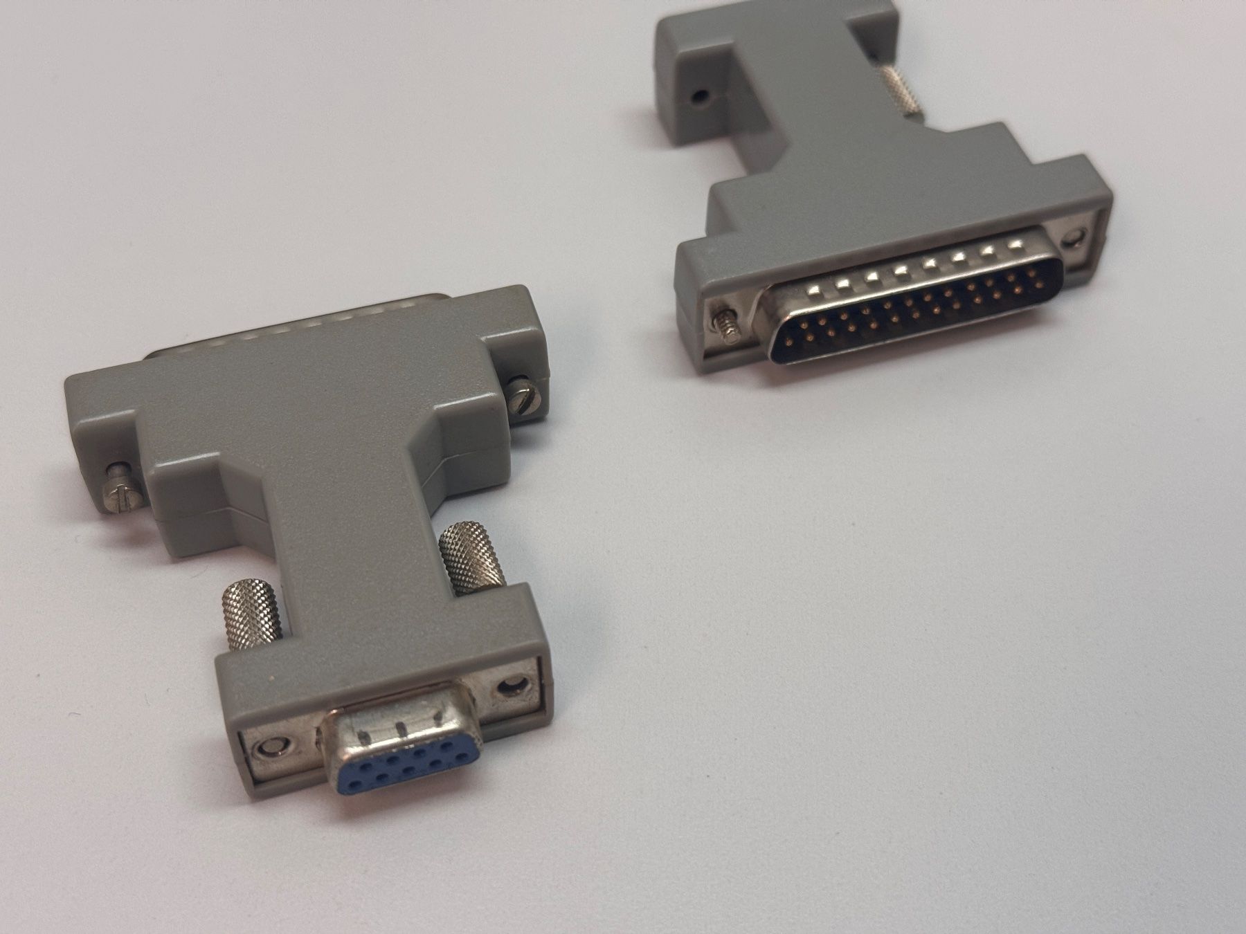 Laufwerke & Adapter: RS 232 Gender Changer 9 W / 25 M – Gebraucht aus Humlikon von GX30 1