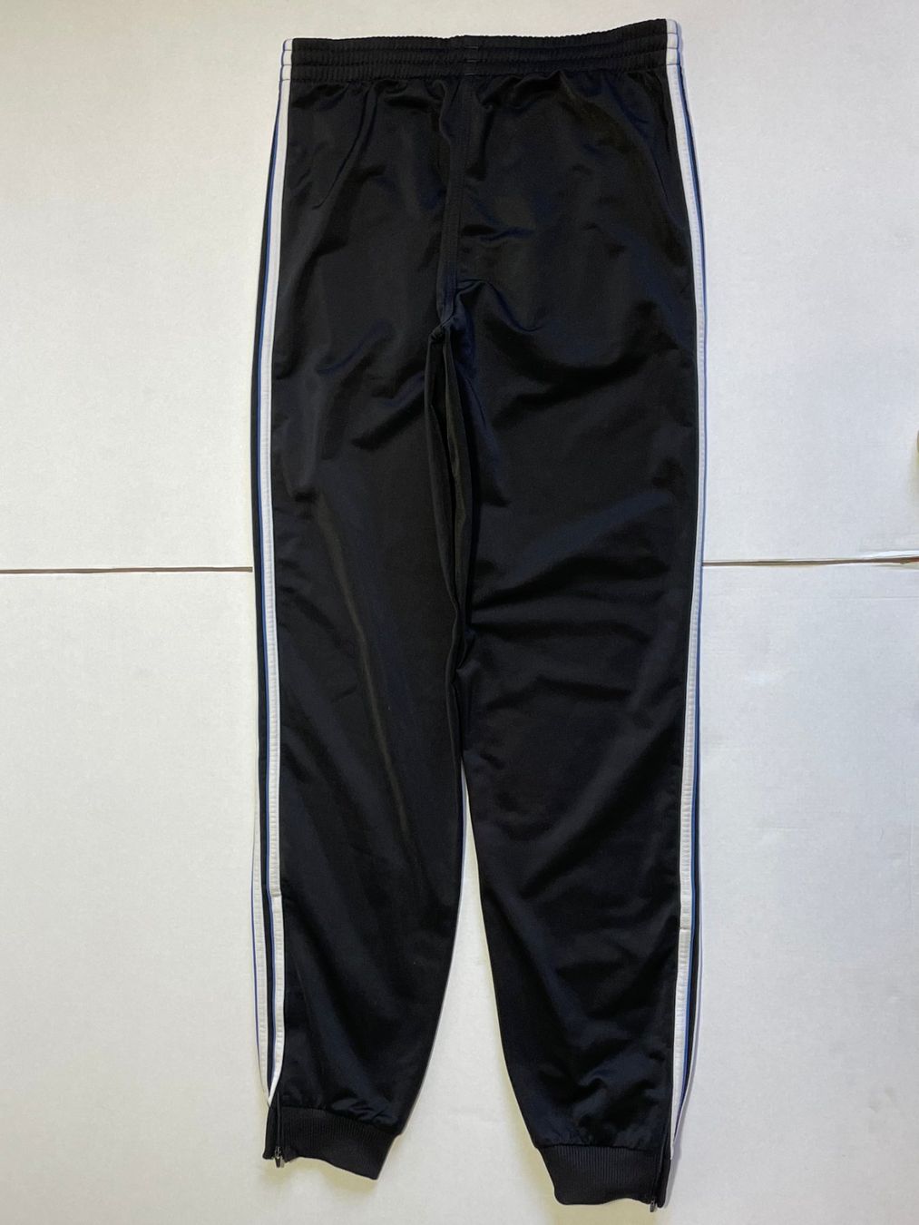 Adidas Hosen: Vintage 90s adidas Hose Gr M – Gebraucht aus Zürich von le_souk 1