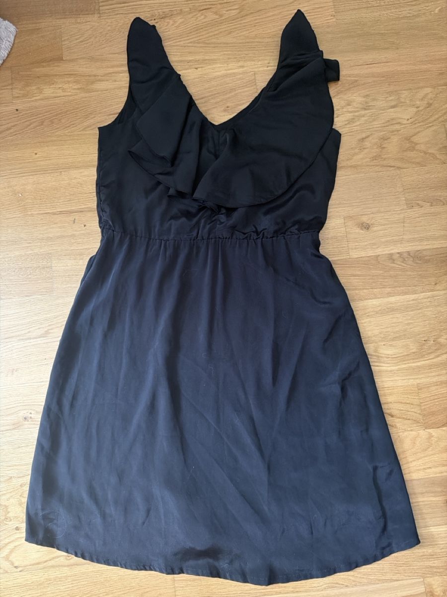 H&M Robes: Robe noire H&M – D'occasion à Le Locle par Mayd_h