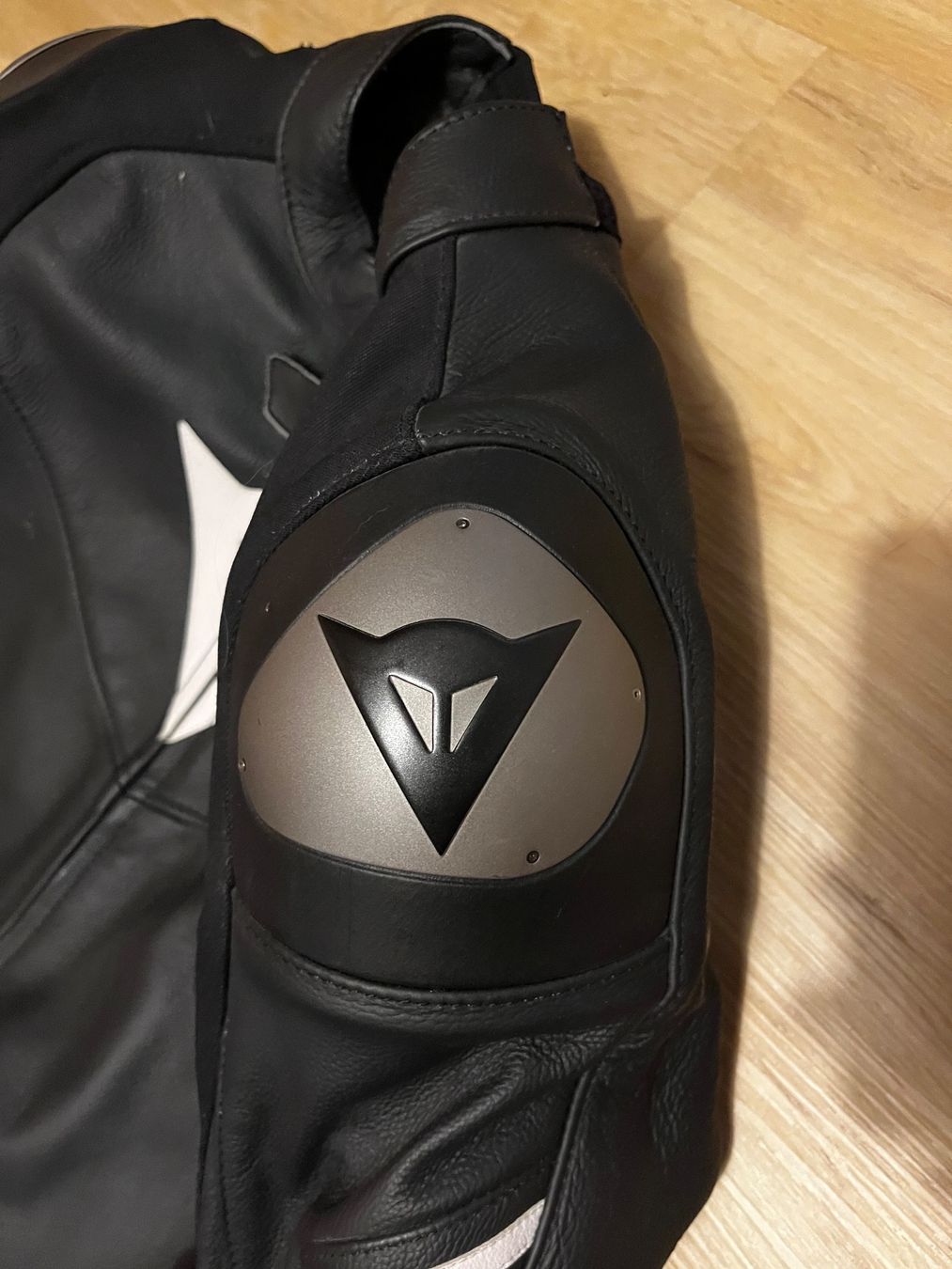 Dainese Jacken: Dainese Lederkombi – Neu (gemäss Beschreibung) aus Seewis Dorf von LokiundOdin 2