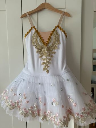 Ballett Tutu weiss gold mit Blumen Applikationen</div>