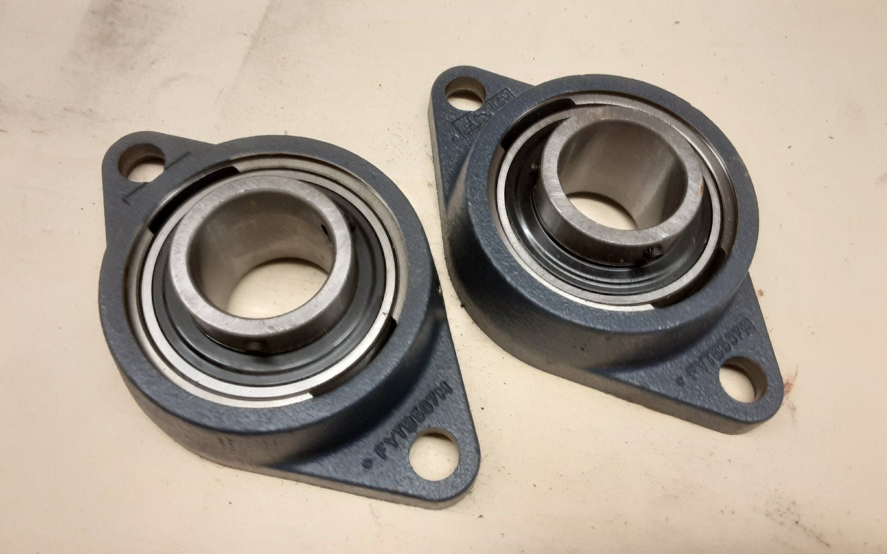 Roulements à bille: palier SKF – D'occasion à Neirivue par rebibe