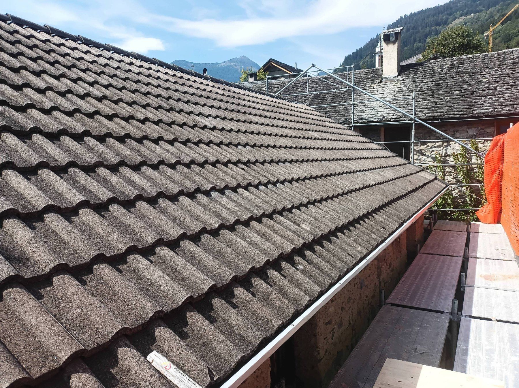 Pietre & tegole: gebrauchte Beton Dachziegel – Usato da Faido venduto da felsentor 1