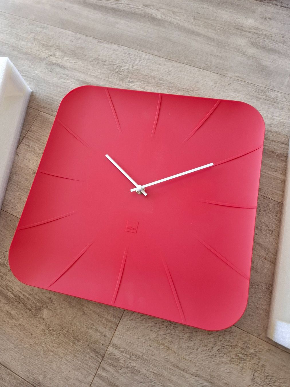 Stand- & Wanduhren: Horloge murale NEUVE rouge design moderne Sigel – Neu und originalverpackt aus Moutier von Skiaf