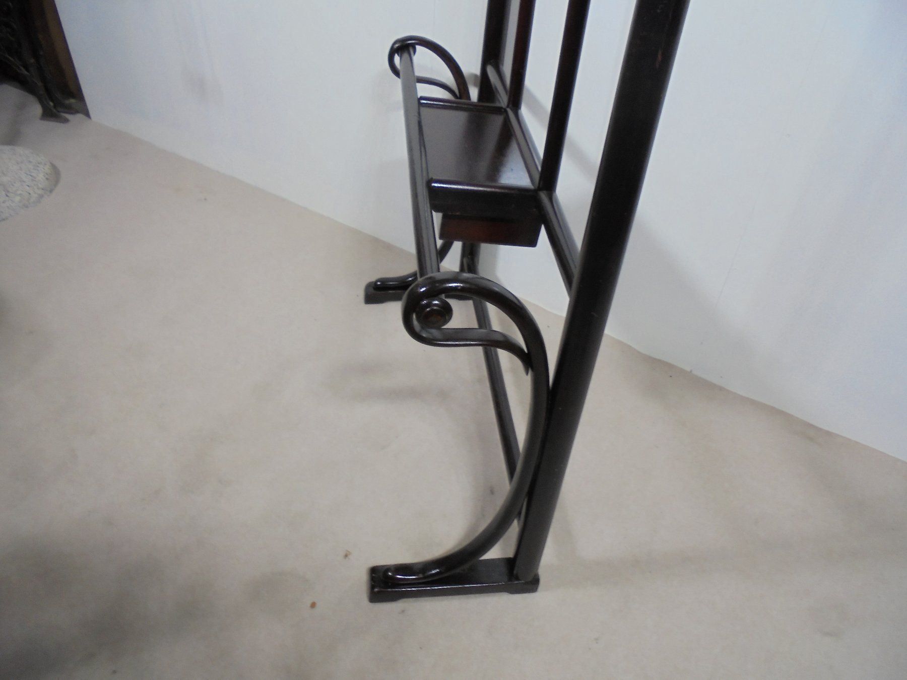 Thonet Guardaroba: Thonet Garderobe – Usato da Bern venduto da Truvaille 3