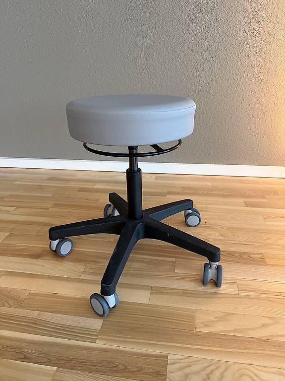 Hocker: Rollhocker «Poppi Dijon» mit Garantie – Neu (gemäss Beschreibung) aus Dübendorf von and_9y69