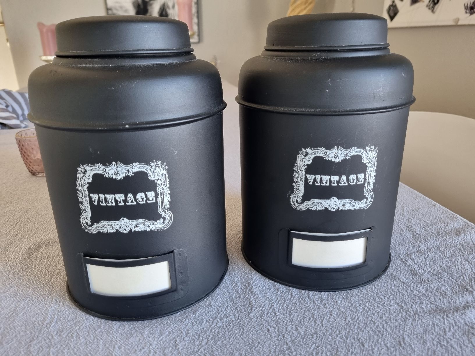 Tutte le decorazioni: 2 Vintage Blechdosen schwarz – Nuovo (secondo la descrizione) da Pfäffikon ZH venduto da Nick72