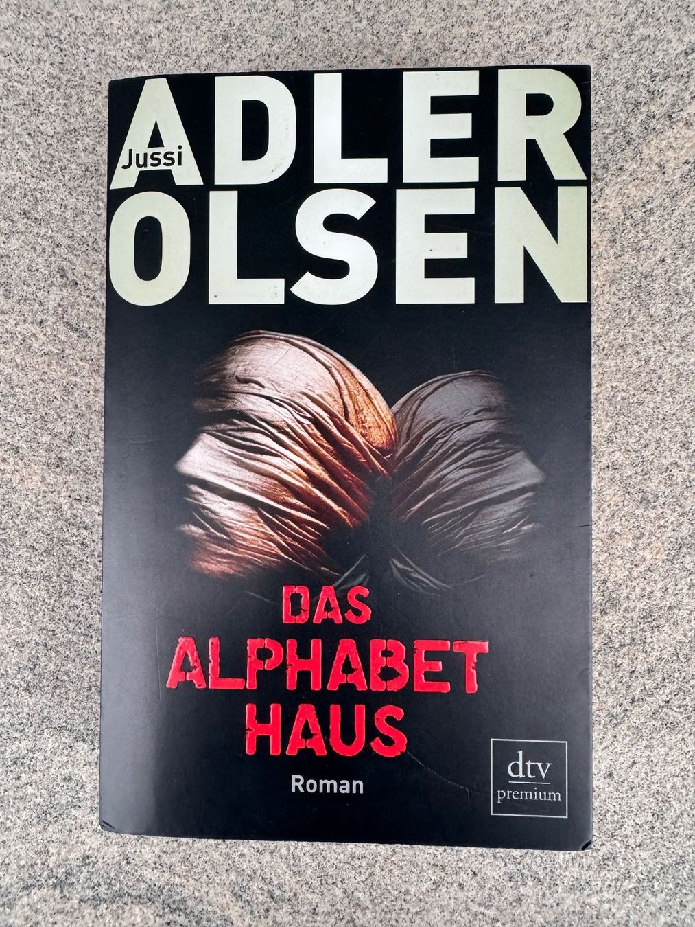 Bücher: Jussi Adler Olsen - Das Alphabet Haus – Gebraucht aus Geroldswil von Jeremy11