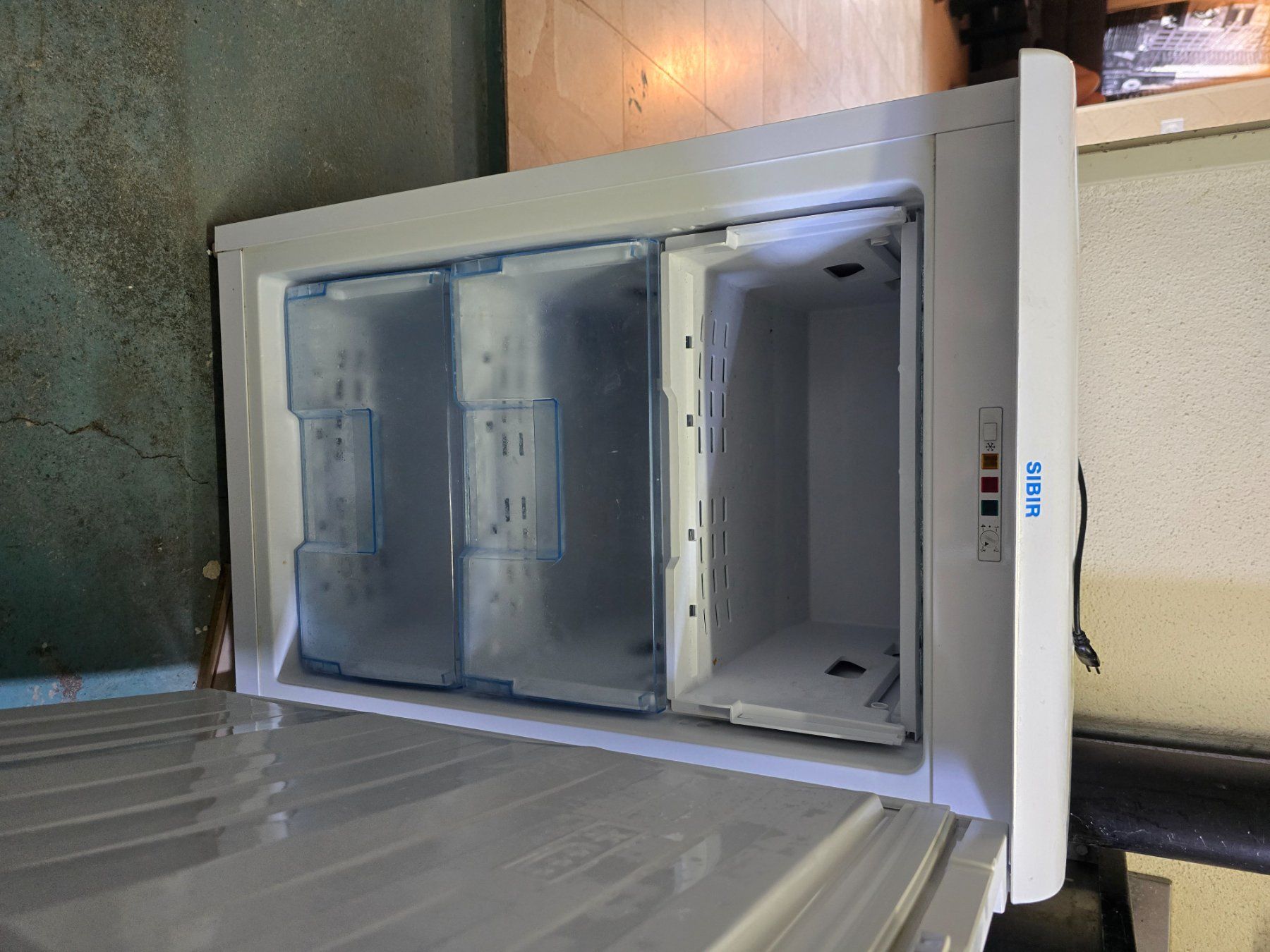 Sibir Congelatori: Gefrierschrank Sibir – Usato da Balsthal venduto da Sigro0 1